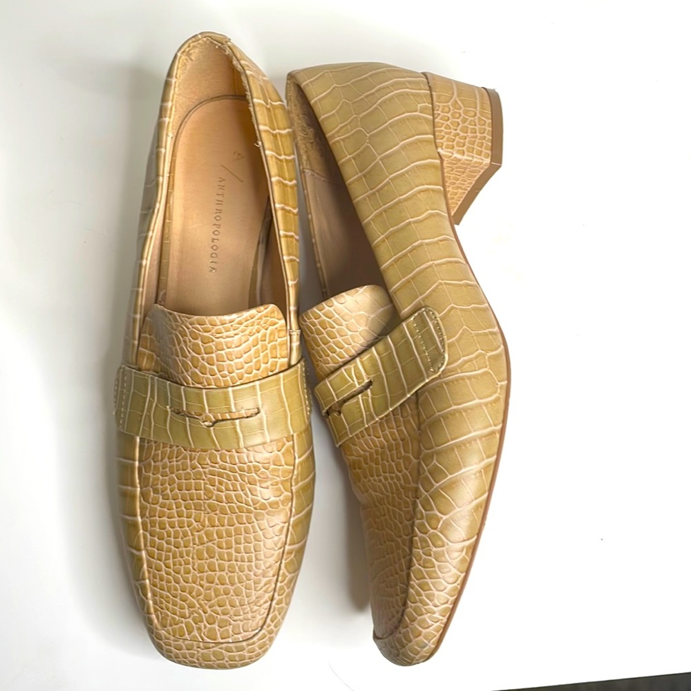 Anthropologie Hadley embossed leather Block-Heeled Loafers in Honey / size 9
